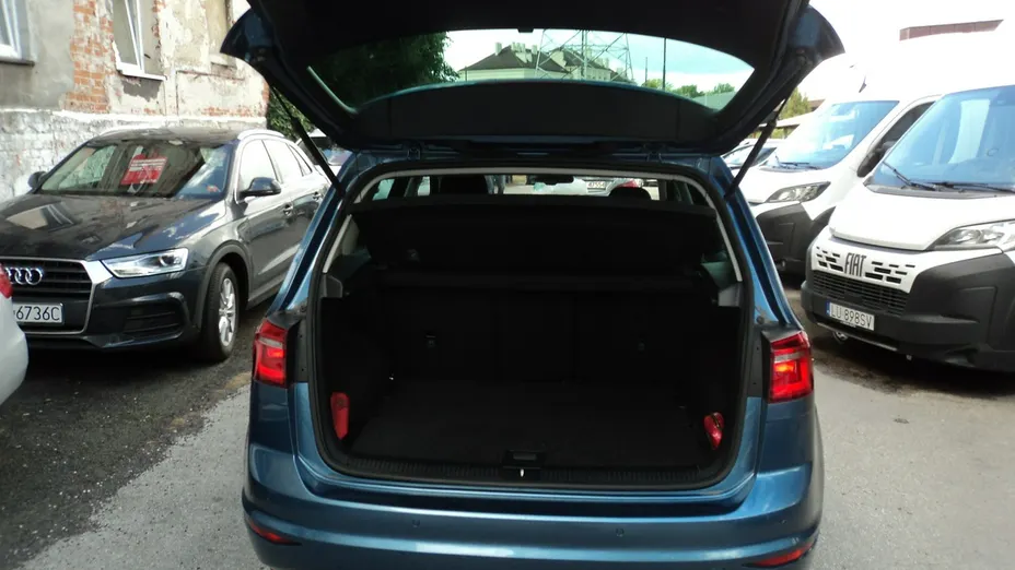VOLKSWAGEN Golf Sportsvan -