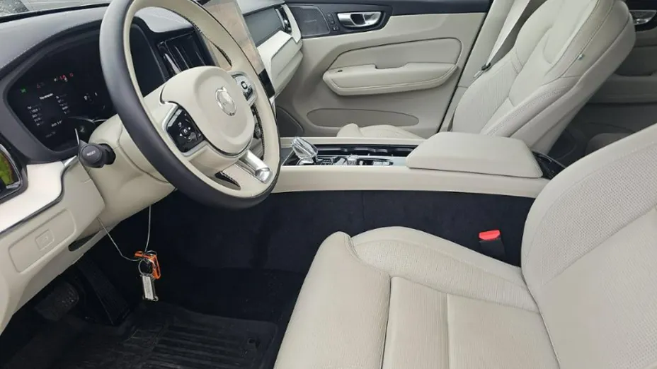 VOLVO XC60 -