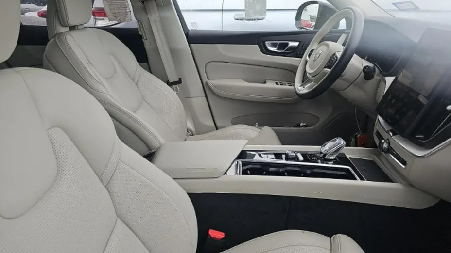 VOLVO XC60 -