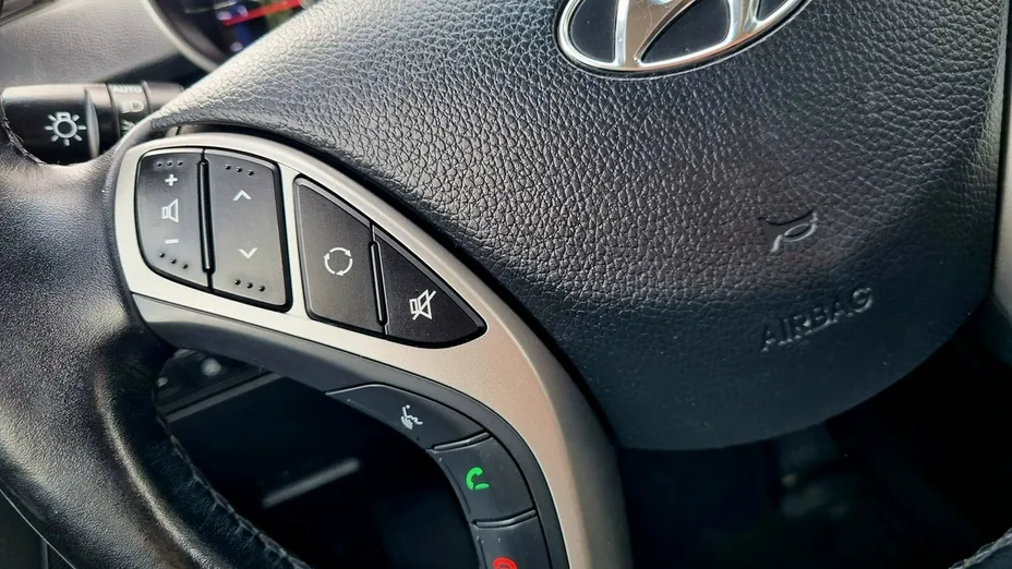 HYUNDAI i30 -