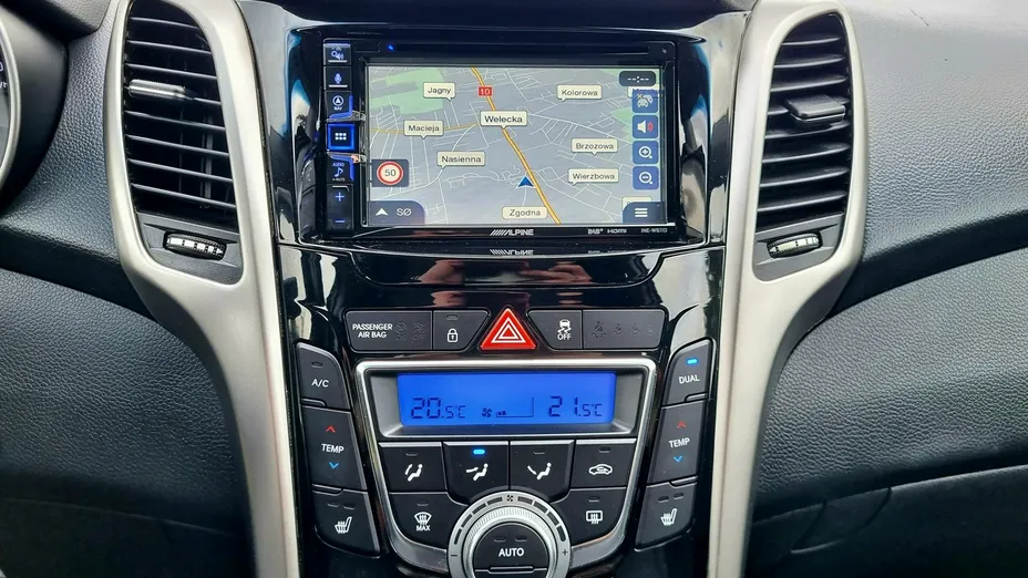 HYUNDAI i30 -