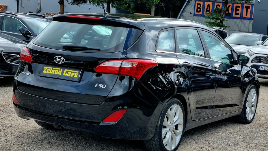 HYUNDAI i30 -