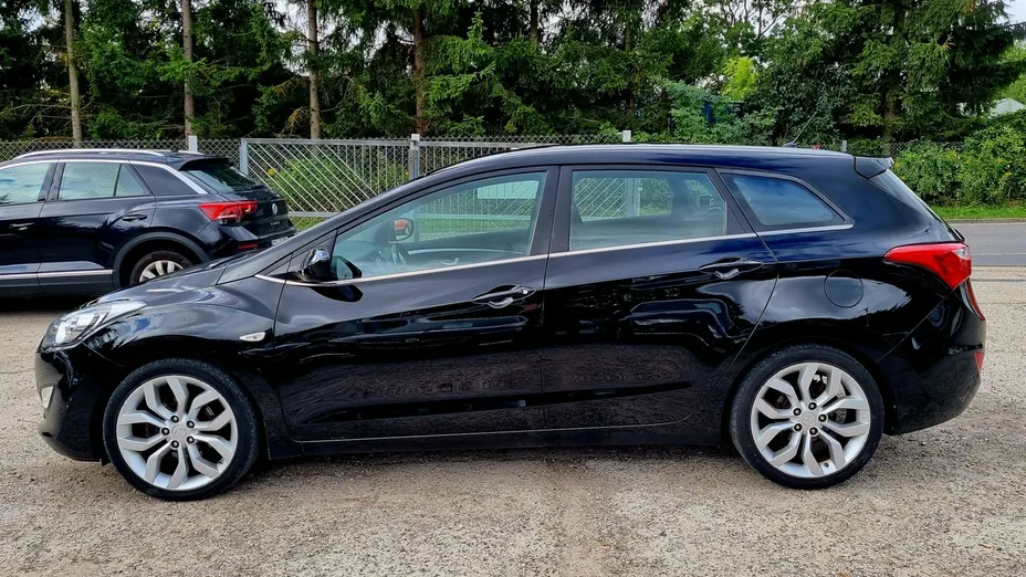 HYUNDAI i30 -