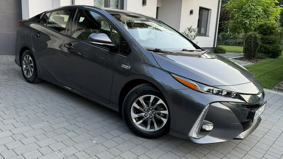 TOYOTA Prius -