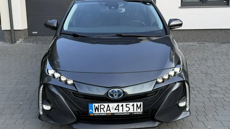 TOYOTA Prius -