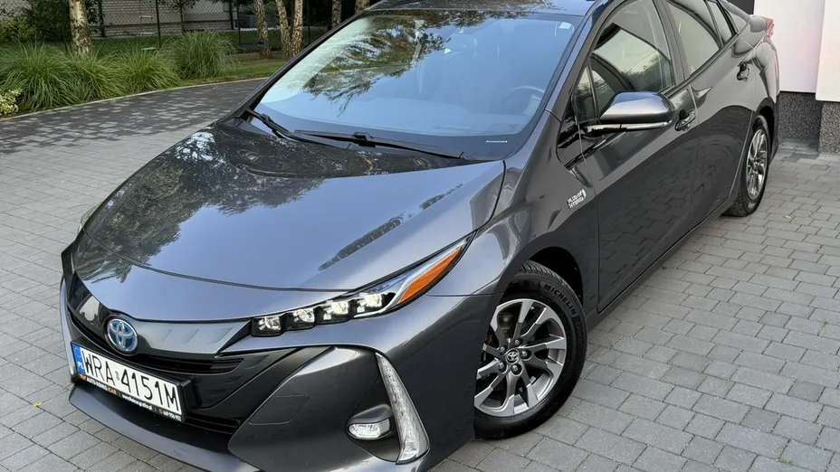 TOYOTA Prius -