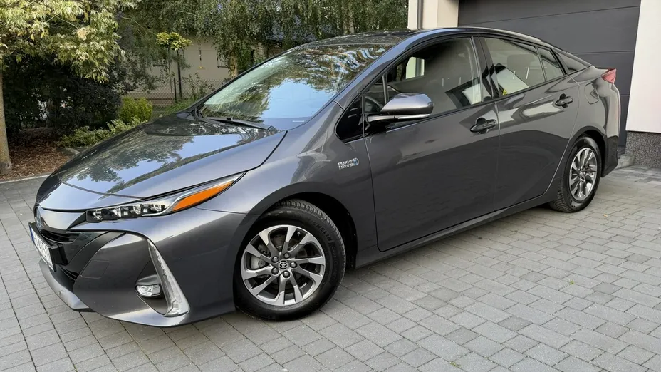 TOYOTA Prius -