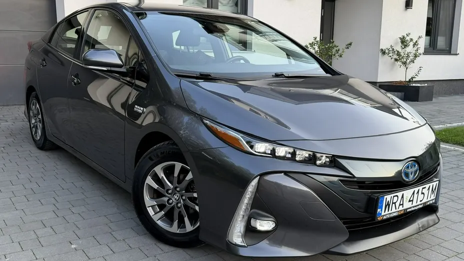 TOYOTA Prius -