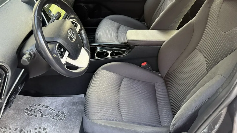 TOYOTA Prius -