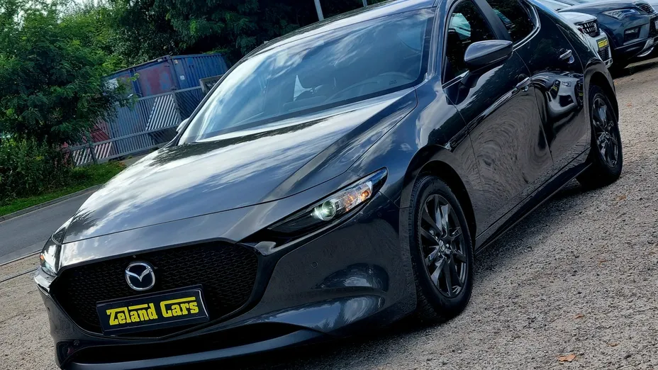 MAZDA 3 -