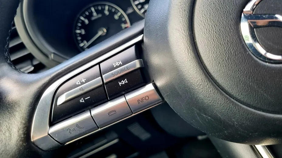 MAZDA 3 -