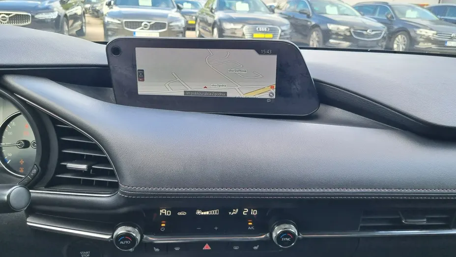 MAZDA 3 -