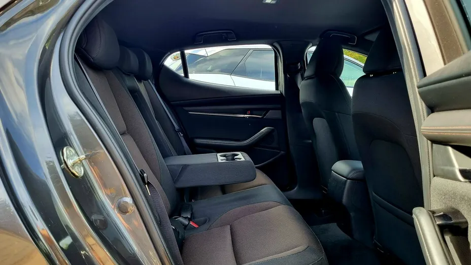 MAZDA 3 -