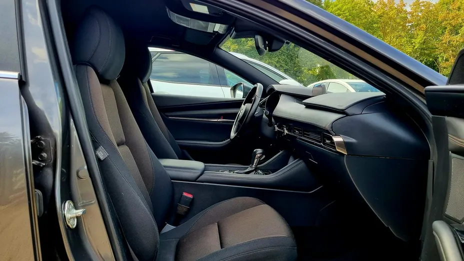 MAZDA 3 -