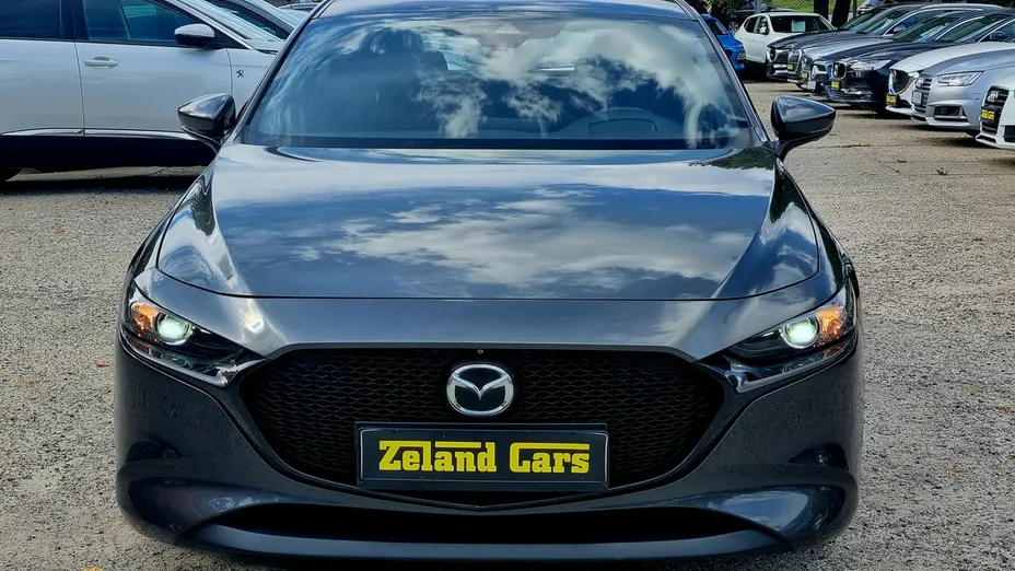MAZDA 3 -