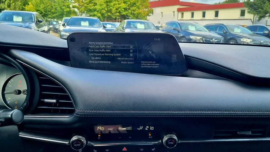 MAZDA 3 -