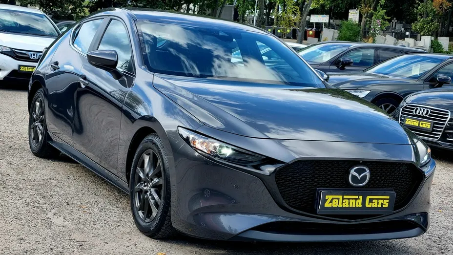 MAZDA 3 -