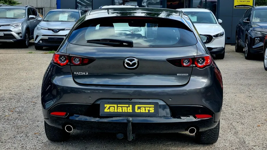MAZDA 3 -