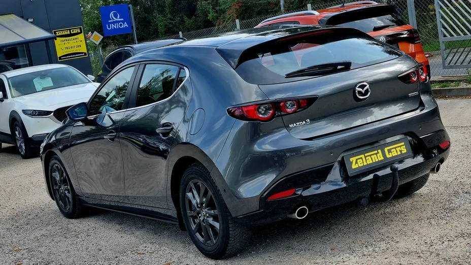 MAZDA 3 -