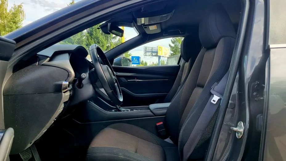 MAZDA 3 -