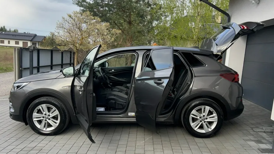 OPEL Grandland X -