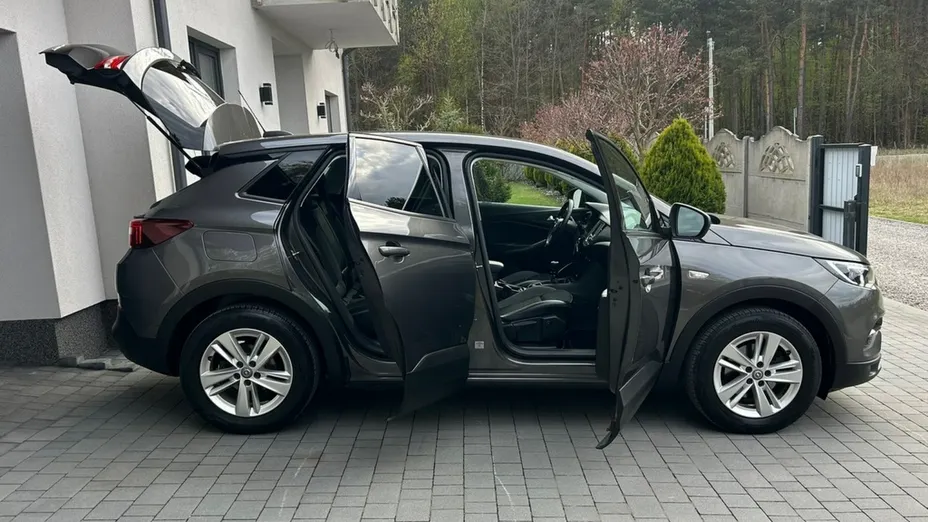 OPEL Grandland X -