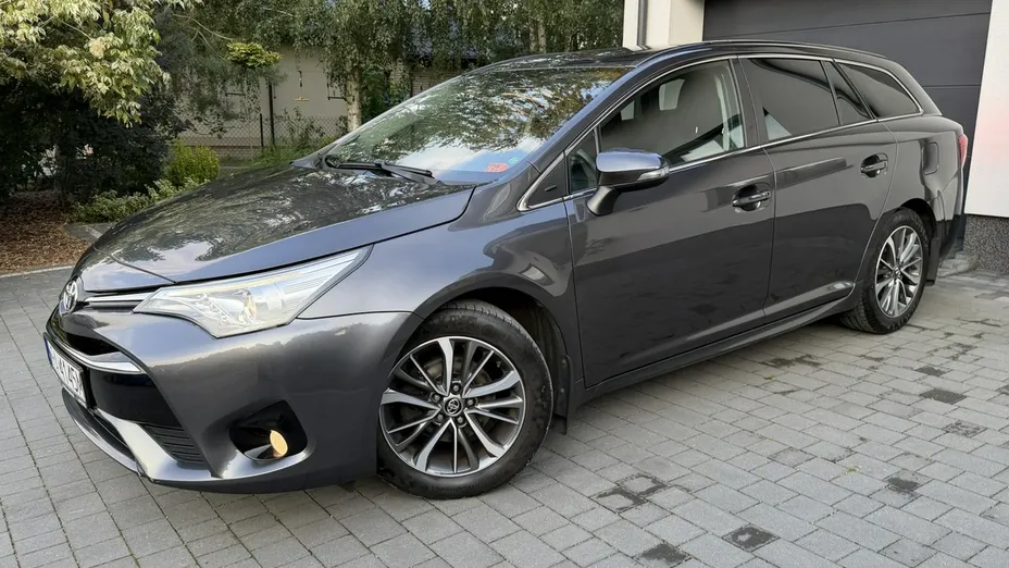 TOYOTA Avensis -
