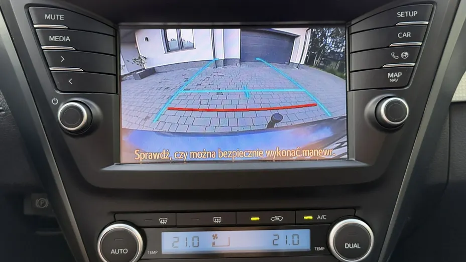 TOYOTA Avensis -