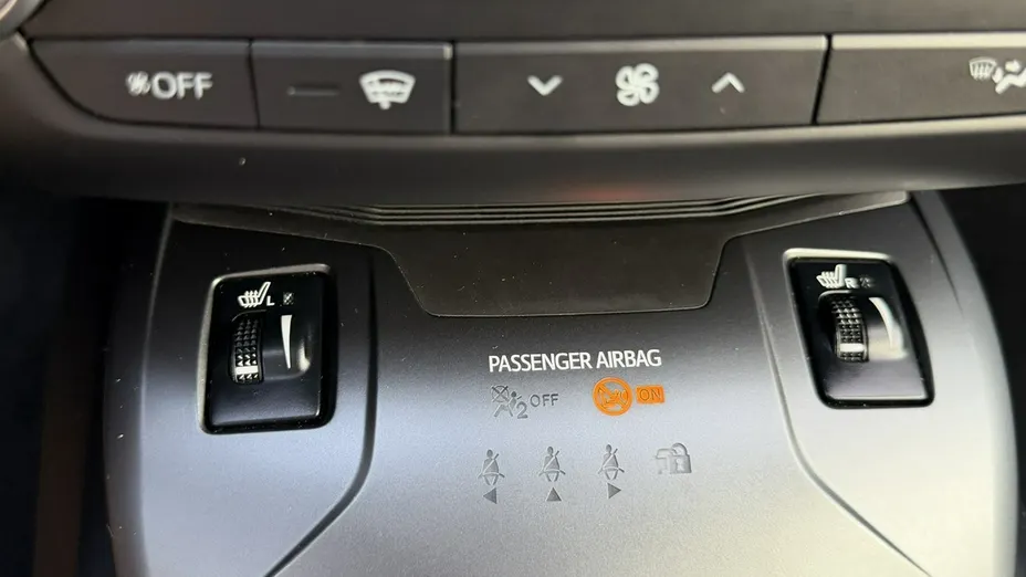 TOYOTA Avensis -