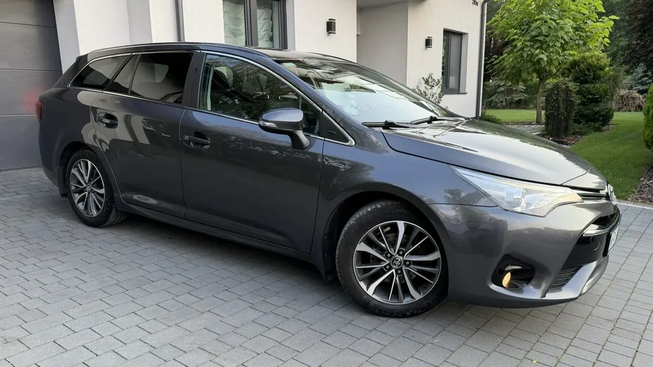 TOYOTA Avensis -
