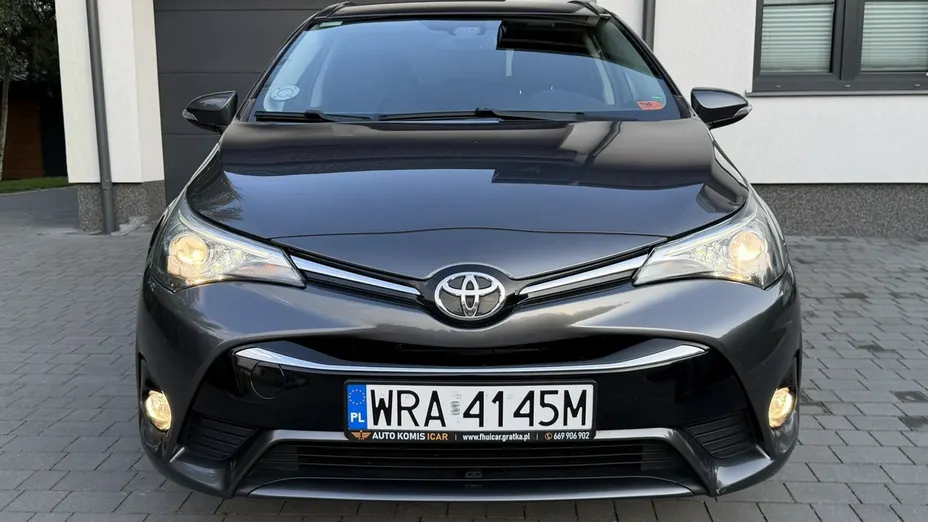 TOYOTA Avensis -