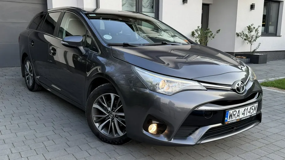 TOYOTA Avensis -