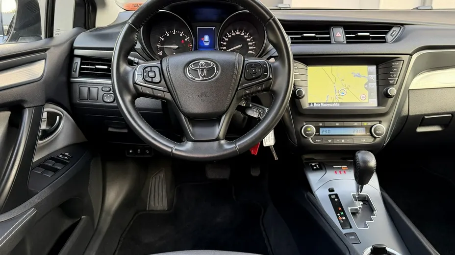 TOYOTA Avensis -