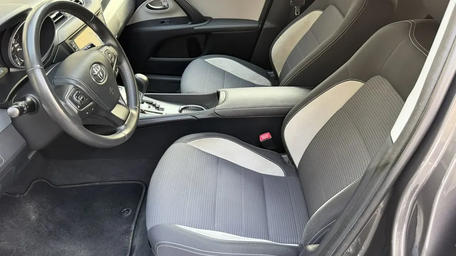TOYOTA Avensis -