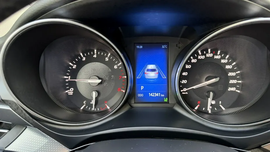 TOYOTA Avensis -