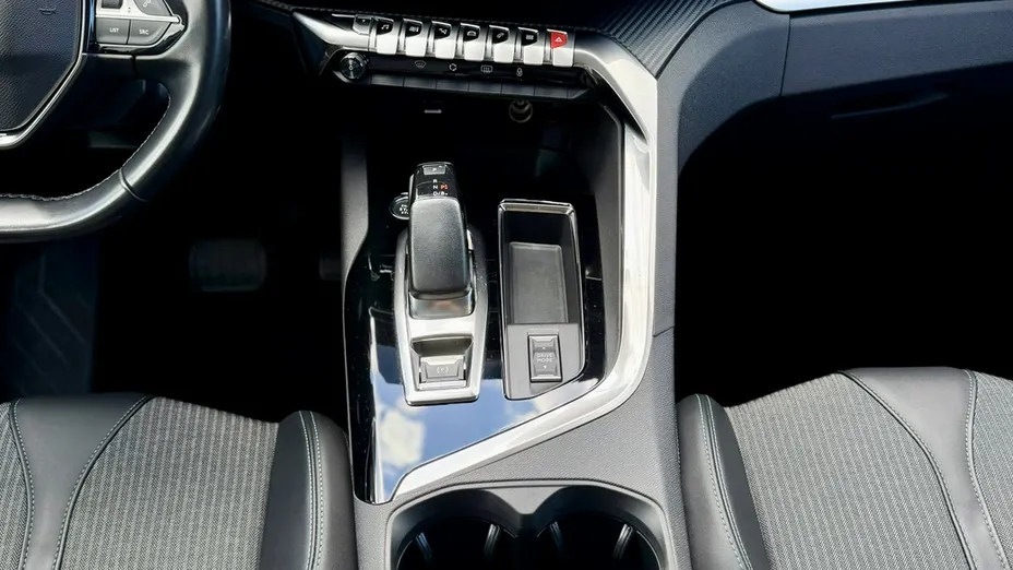 PEUGEOT 3008 -