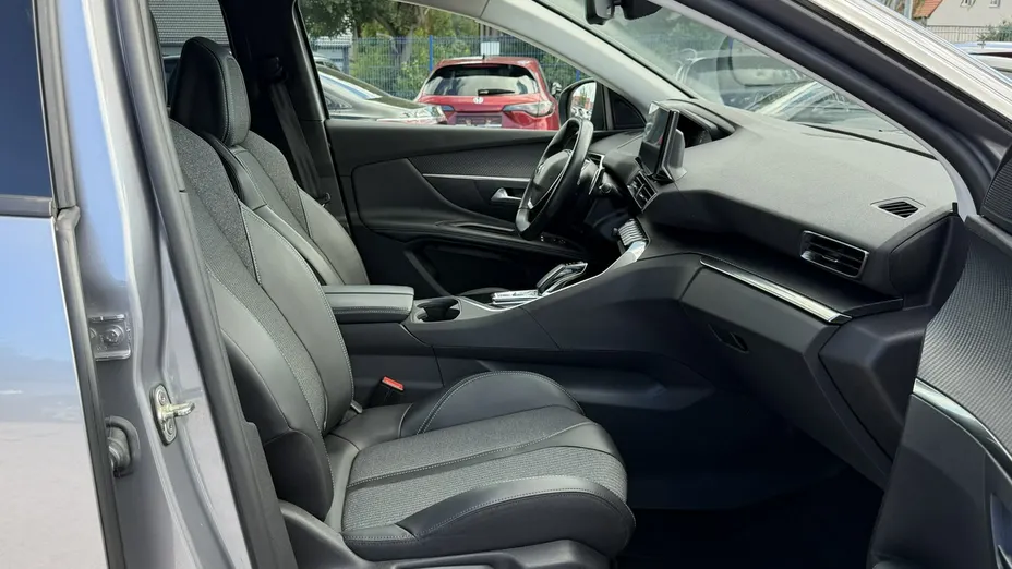 PEUGEOT 3008 -