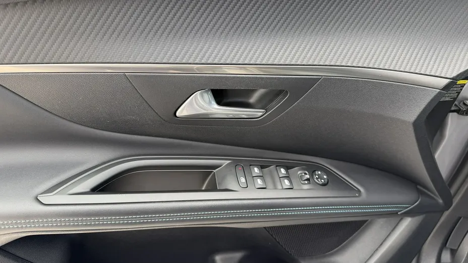 PEUGEOT 3008 -