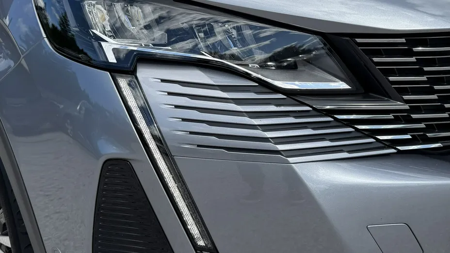 PEUGEOT 3008 -