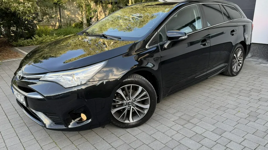TOYOTA Avensis -