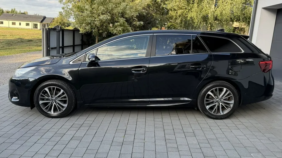 TOYOTA Avensis -