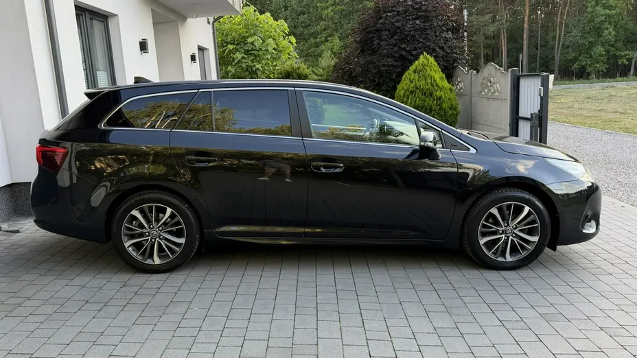 TOYOTA Avensis -