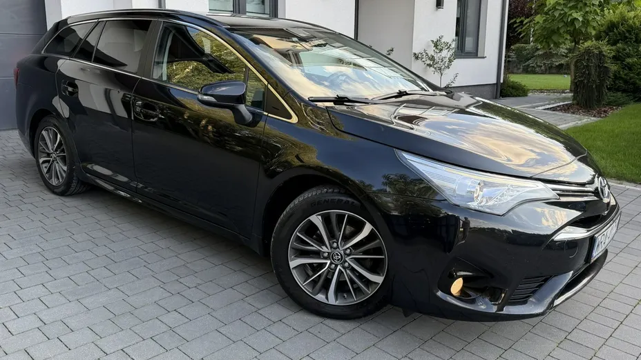 TOYOTA Avensis -