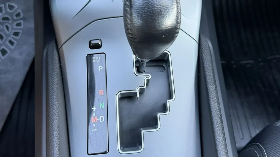 TOYOTA Avensis -
