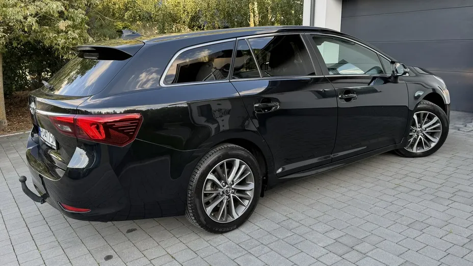 TOYOTA Avensis -