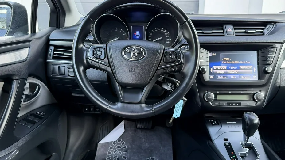 TOYOTA Avensis -