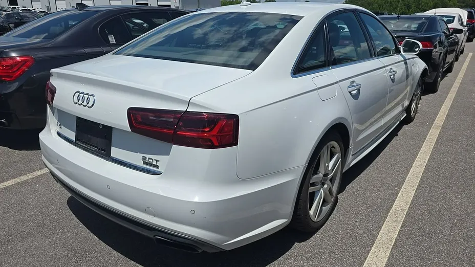 AUDI A6 -