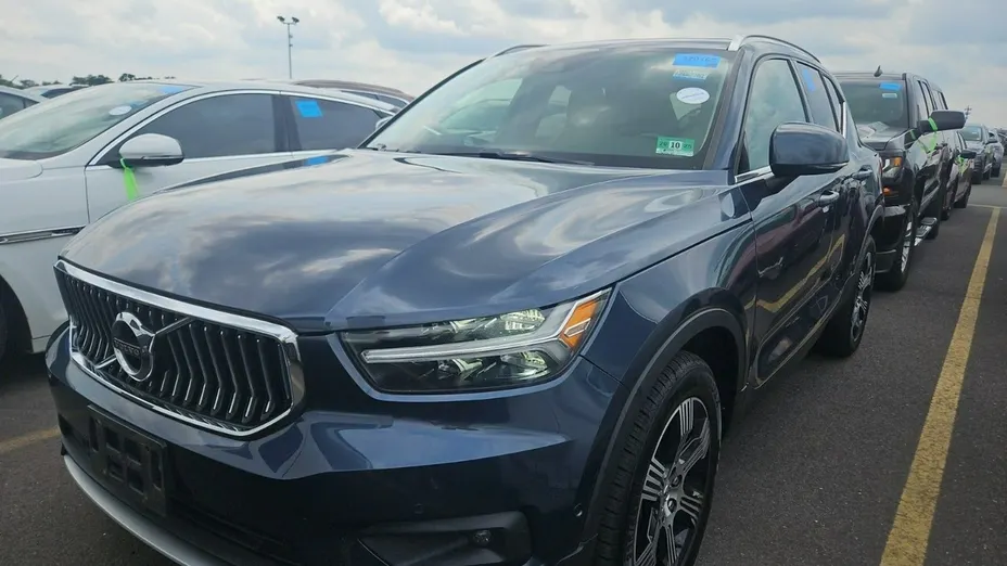 VOLVO XC40 -