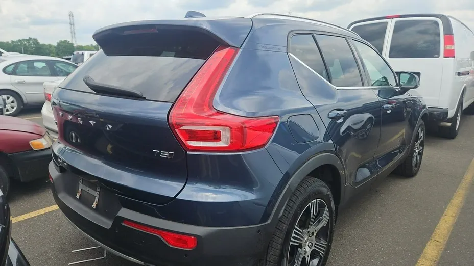 VOLVO XC40 -