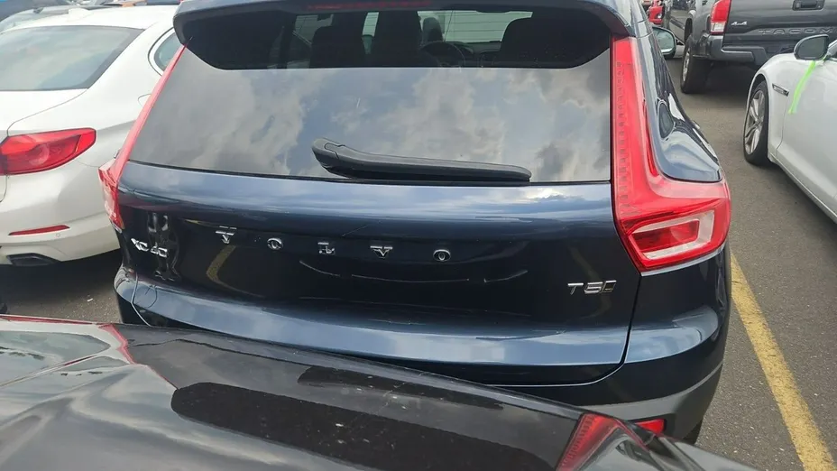 VOLVO XC40 -